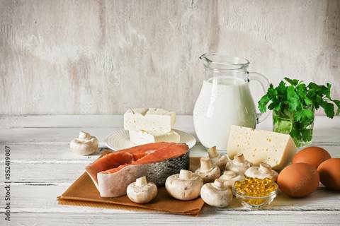 Čerstvé ryby, vajcia a mliečne výrobky sú prirodzeným zdrojom vitamínu D v detskej strave.