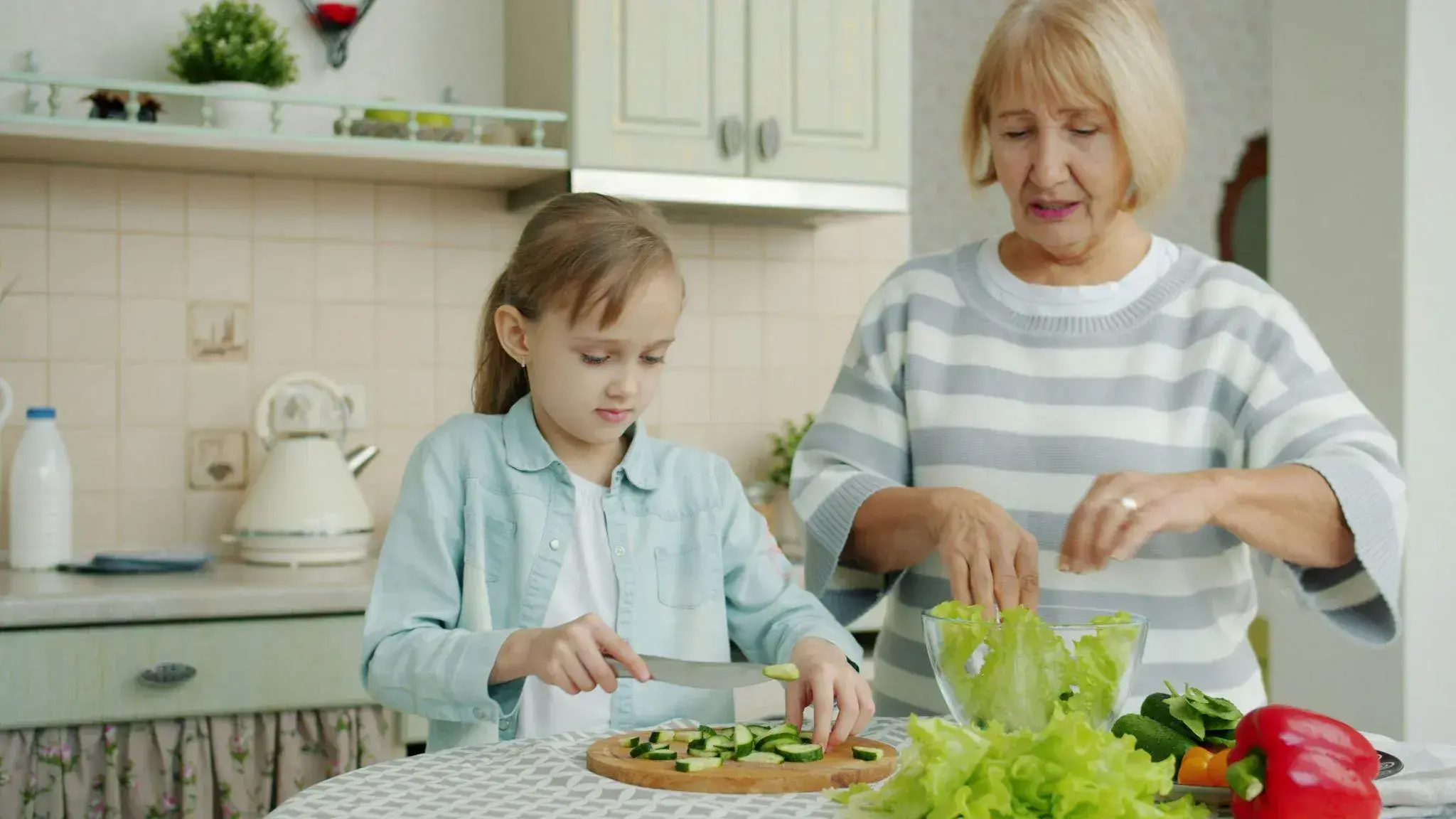 Not only dental hygiene, but also a healthy diet is important for children's teeth.
